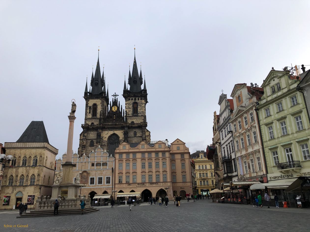 019 Prague Vieille Ville la place 