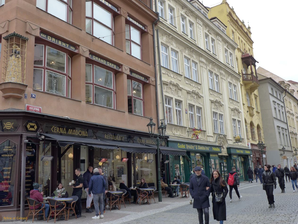 026 Prague Vieille Ville rue  Celetna  Grand café d'Orient - Vierge Dorée 