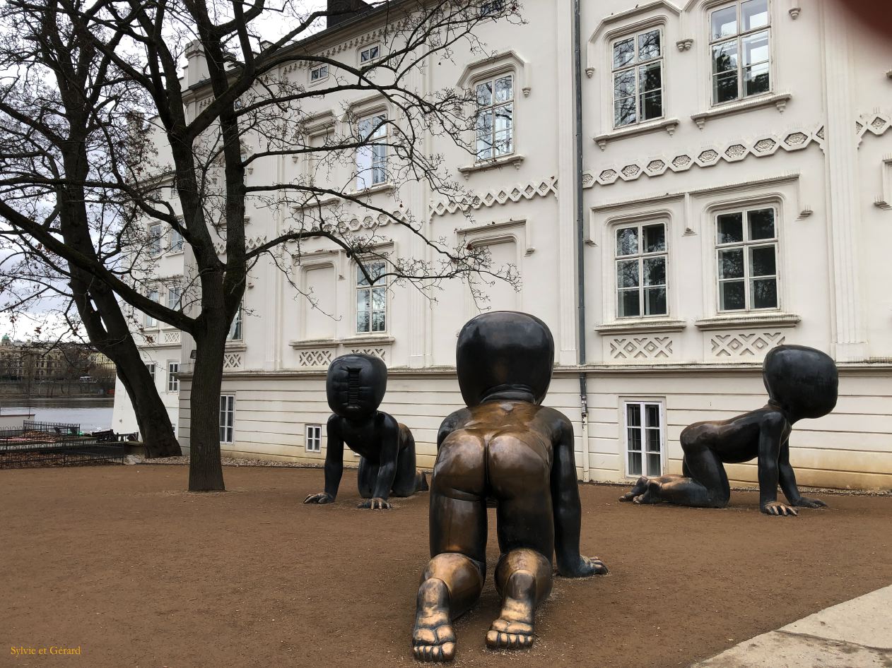 044 Prague Mala Strana musée Kampa - extérieur 