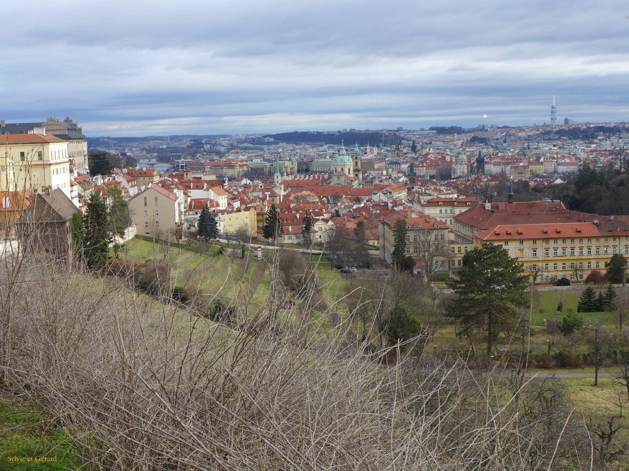 069 Prague Mala Strana Abbaye de Strahov vue de l'abbaye sur la ville  