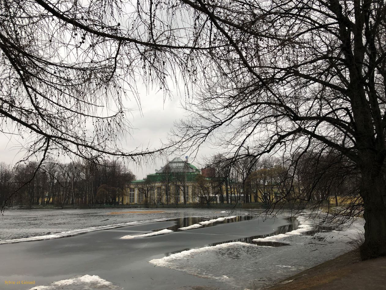 107 Saint Pétersbourg jardins et palais de Tauride que Catherine la Grande fit construire pour son amant Potemkine