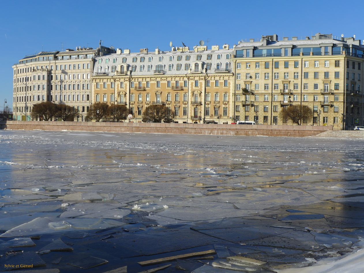 11 Saint Pétersbourg la Néva gelée 