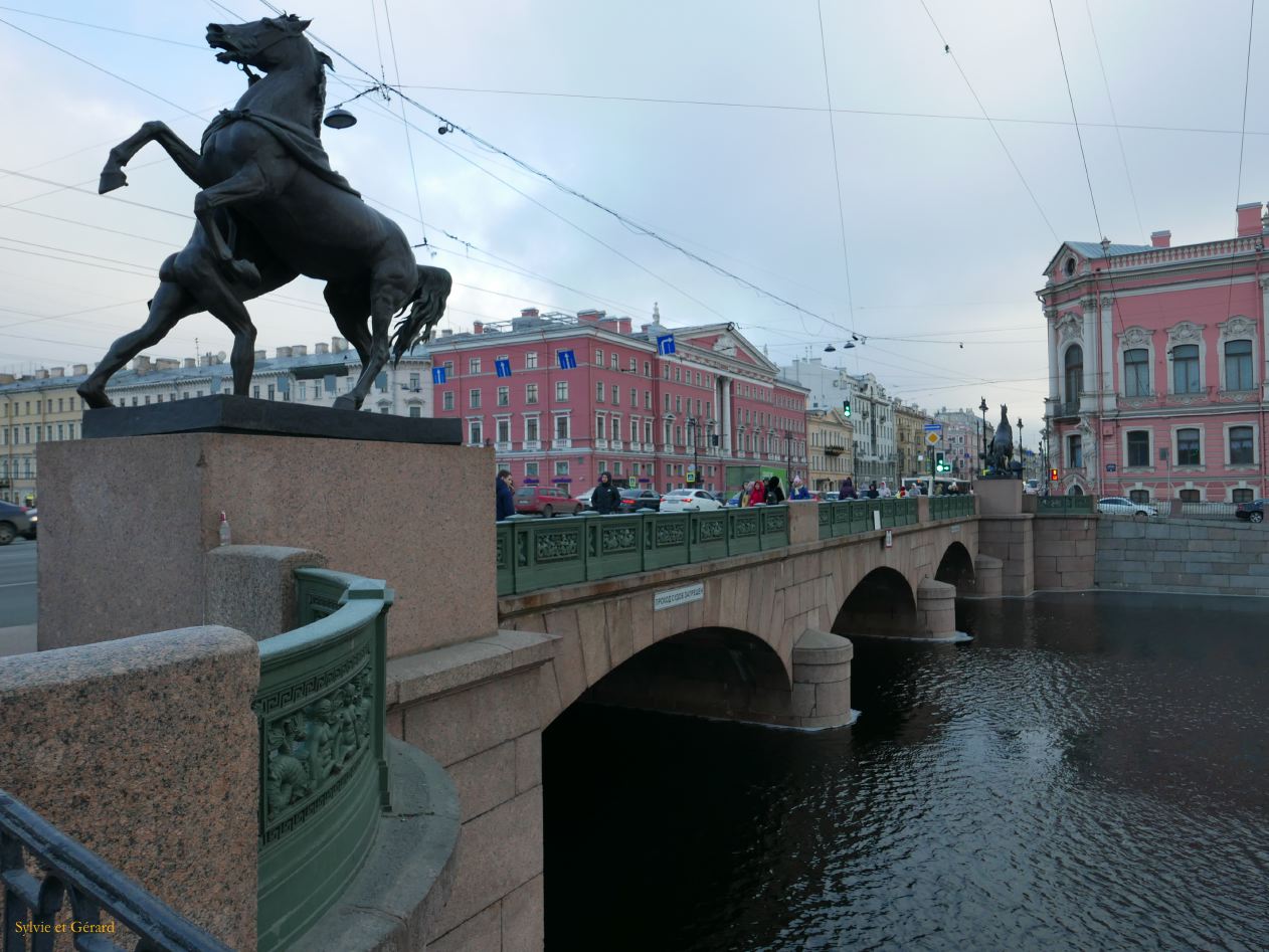 117 Saint Pétersbourg Perspective Nevsky Anitchkov most 