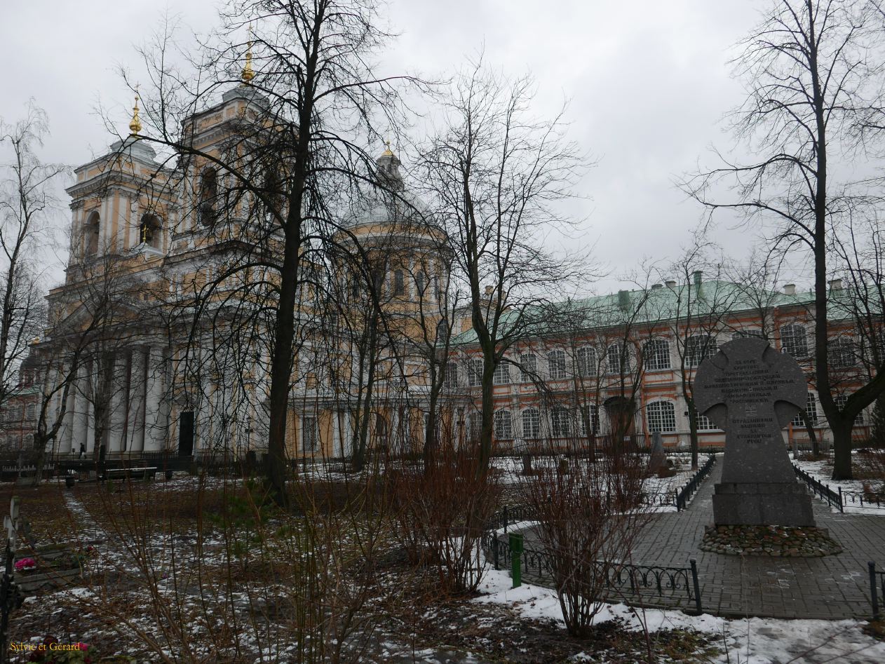 122 Saint Pétersbourg la Laure Alexandre Nevsky. Le monastère devient Laure terme désignant les plus importants monastères de l'Eglise orthodoxe de Russie  