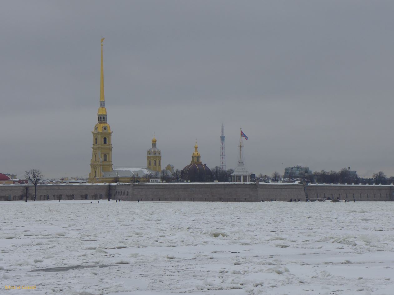 17 Saint Pétersbourg la Néva gelée forteresse Pierre et Paul 