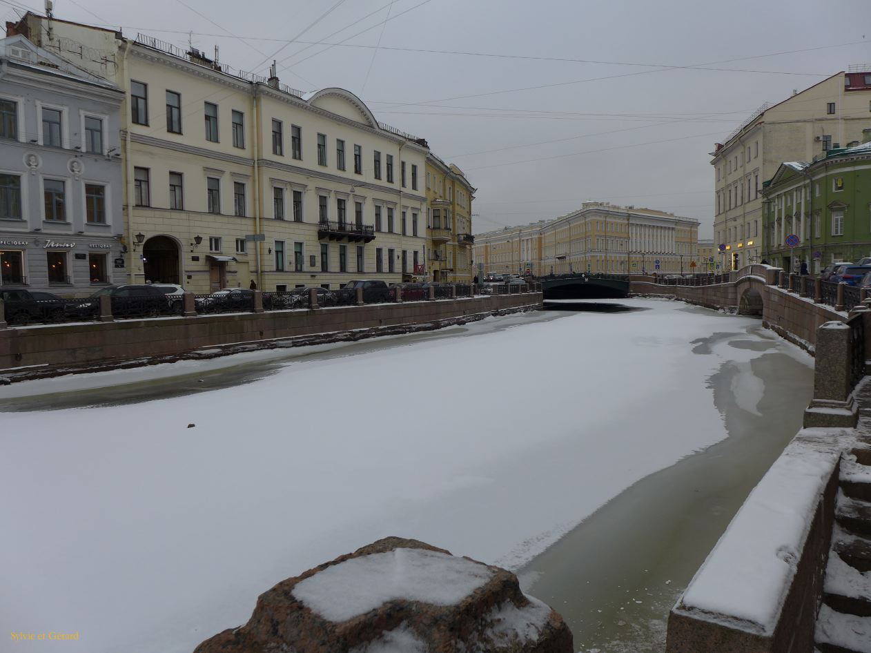 20 Saint Pétersbourg la Fontanka gelée 