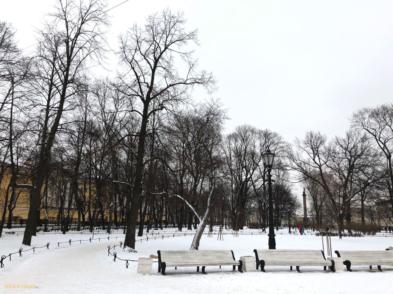 21 Saint Pétersbourg le jardin d'Alexandre 