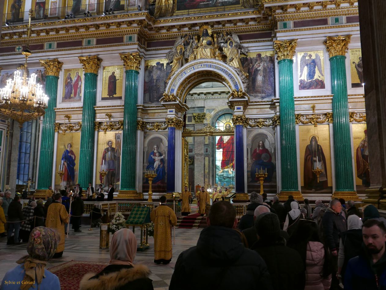 27 Saint Pétersbourg cathédrale St Isaac décorée de 600 m2 de mosaïques et 16 tonnes de malachite 