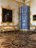 46 Pouchkine Palais de Catherine  poele en céramique dans la salle des portraits   
