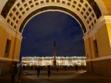 75 Saint Pétersbourg Ermitage place du Palais de nuit sous l'arc de triomphe