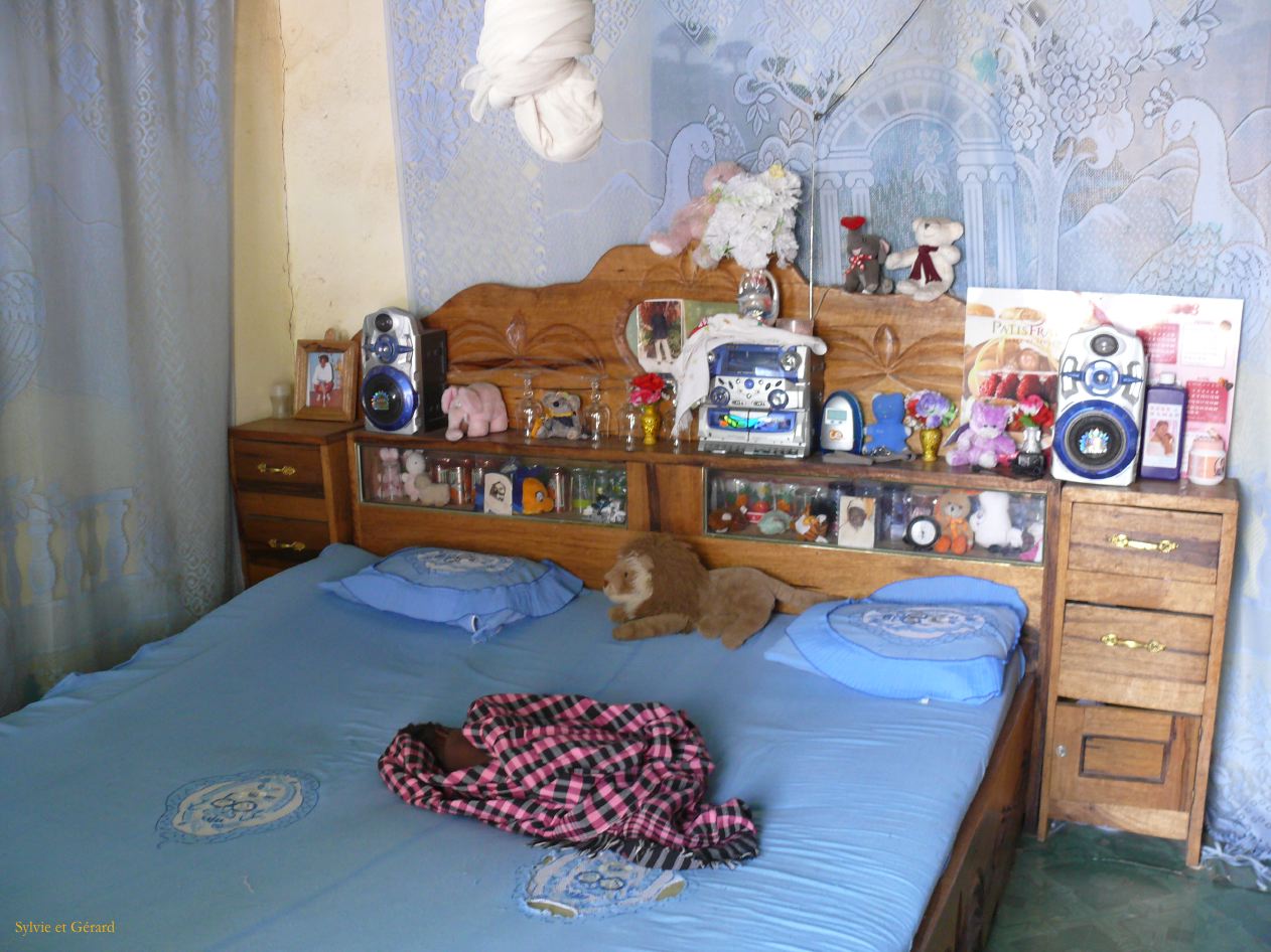 F 16 Nianing la maison du chef du village