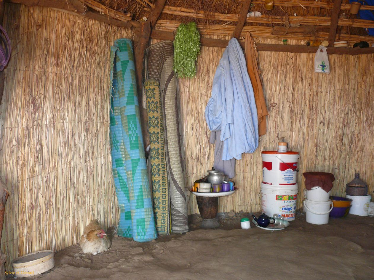 F 18 Nianing intérieur d'une maison