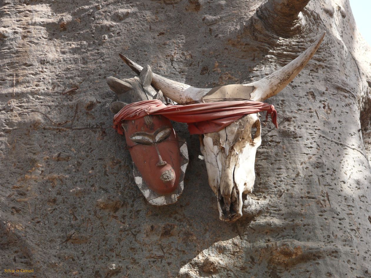 F 19 Nianing village