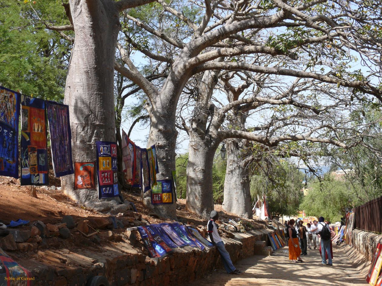 B 19a Ile de Gorée artistes dans le centre de lîle