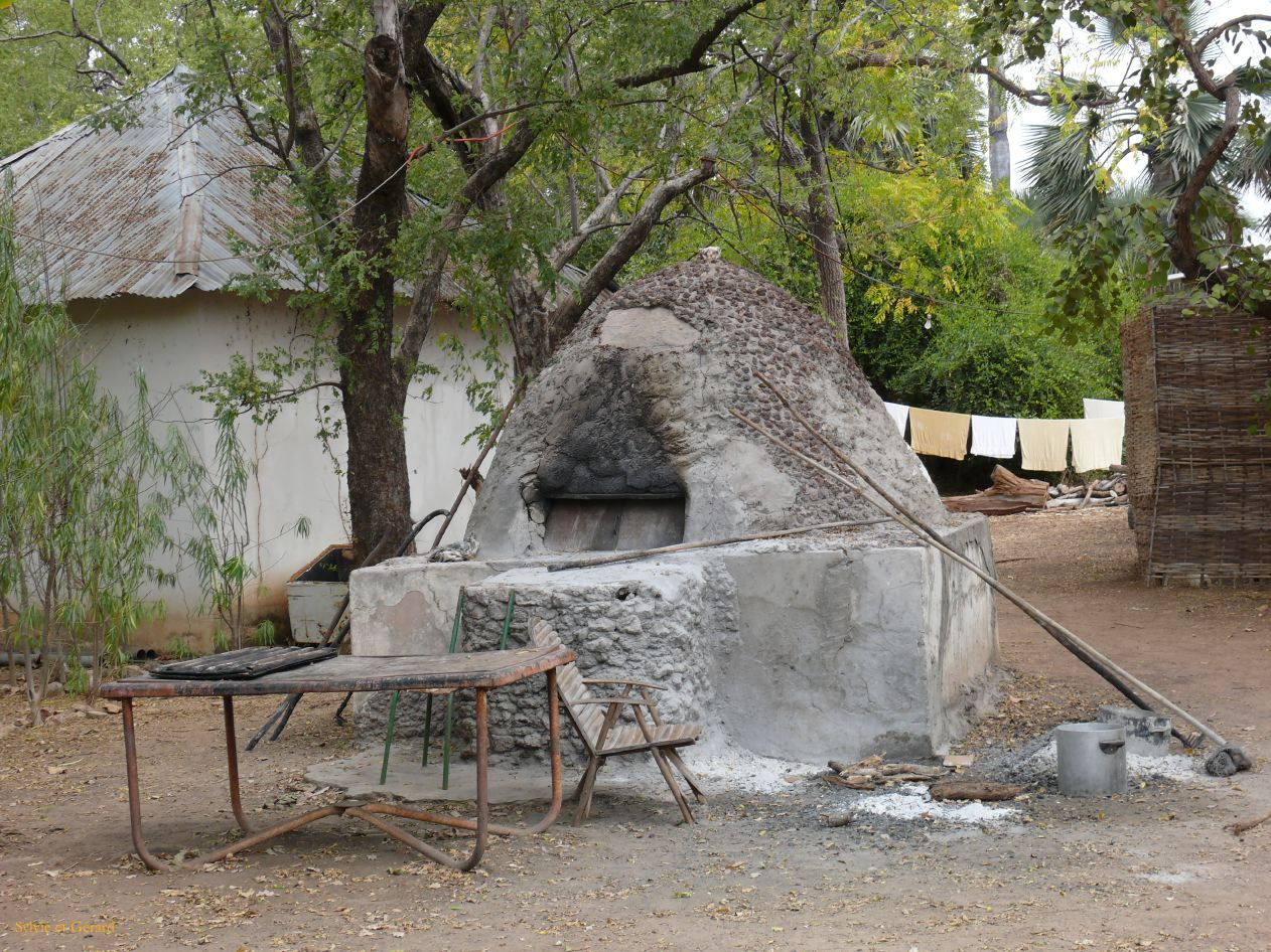 E 29 four du village Niokolo Koba