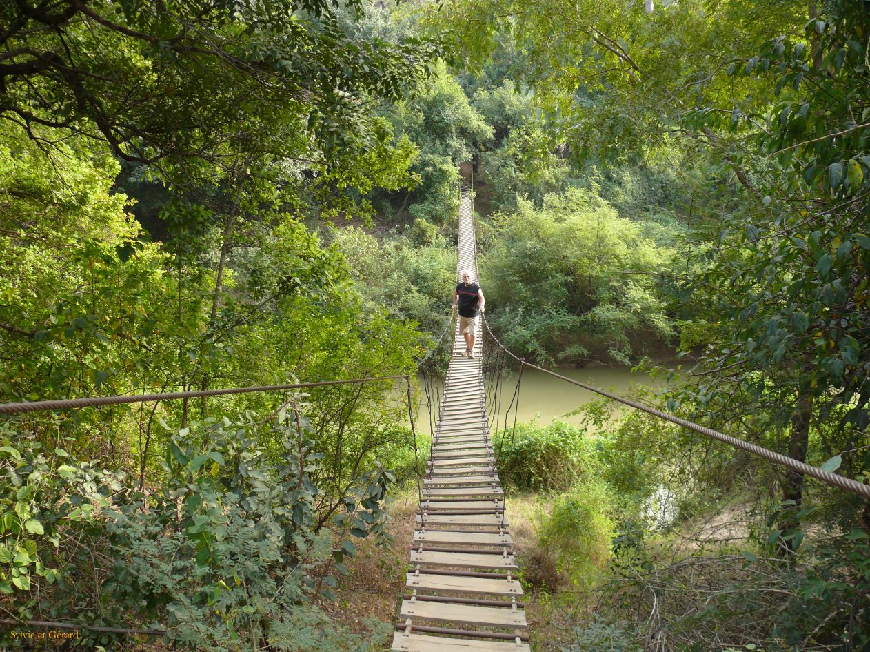 E 34 dans le village Niokolo Koba