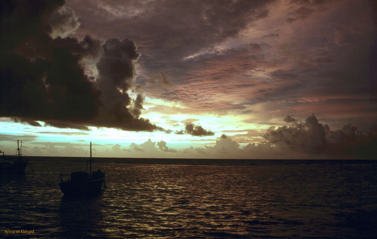 Sri Lanka 1990-115 Hikkaduwa coucher de soleil