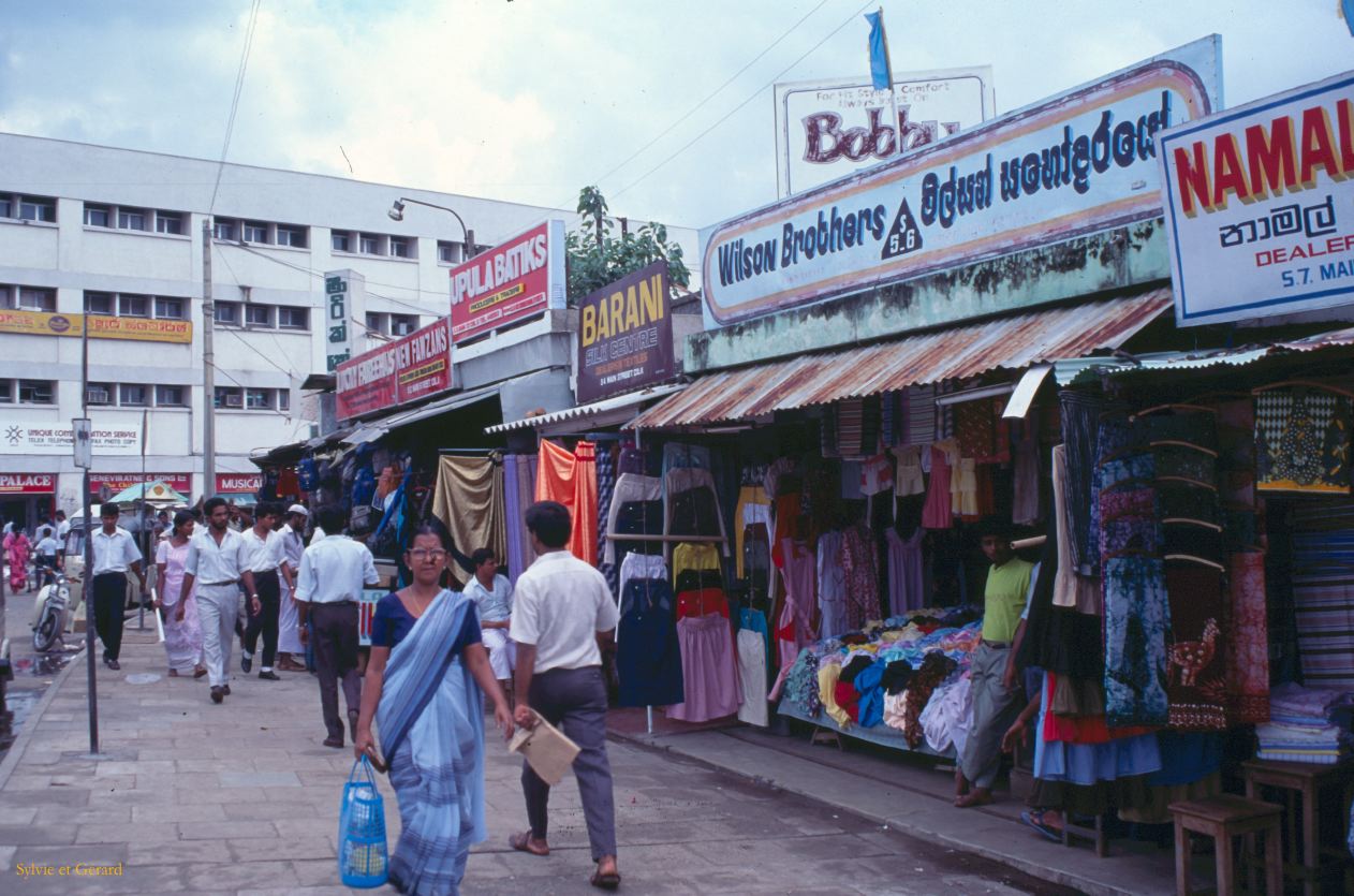 Sri Lanka 1990-014 Pettah rue commerçante