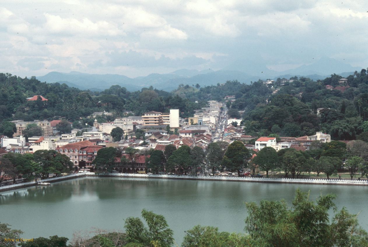 Sri Lanka 1990-156 Kandy le lac