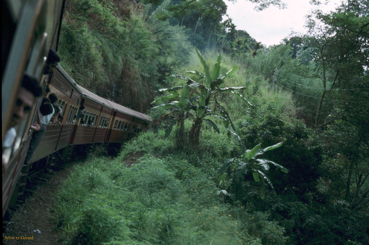 Sri Lanka 1990-172 train