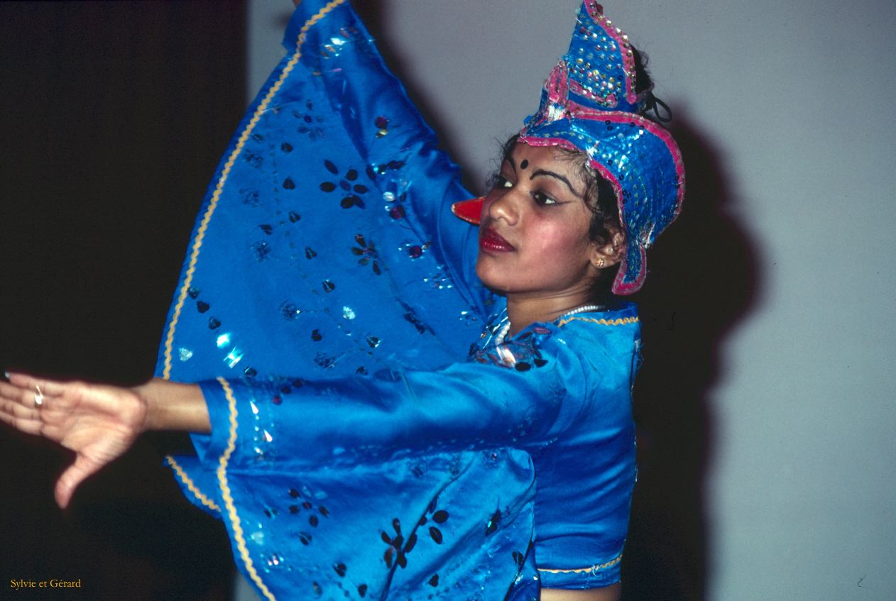Sri Lanka 1990-177 danseuse