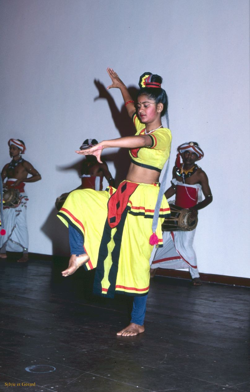 Sri Lanka 1990-184 danseuses