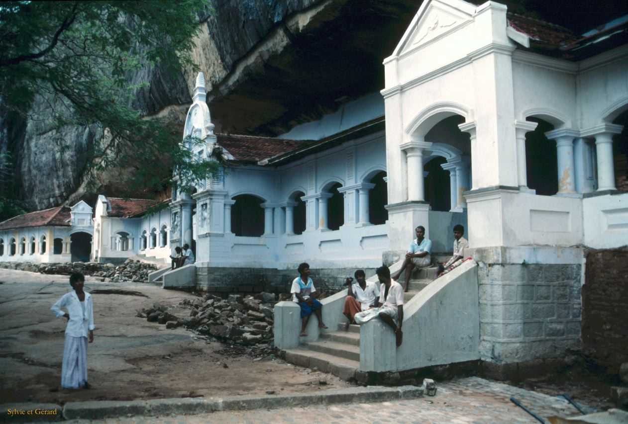 Sri Lanka 1990-201 Dambulla temple 