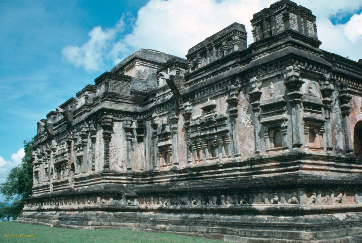 Sri Lanka 1990-221 Polonawura Thuparama