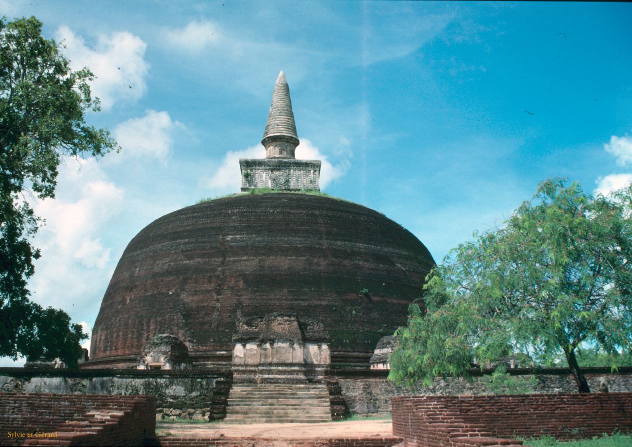 Sri Lanka 1990-226 Polonawura Rankoth dagoba
