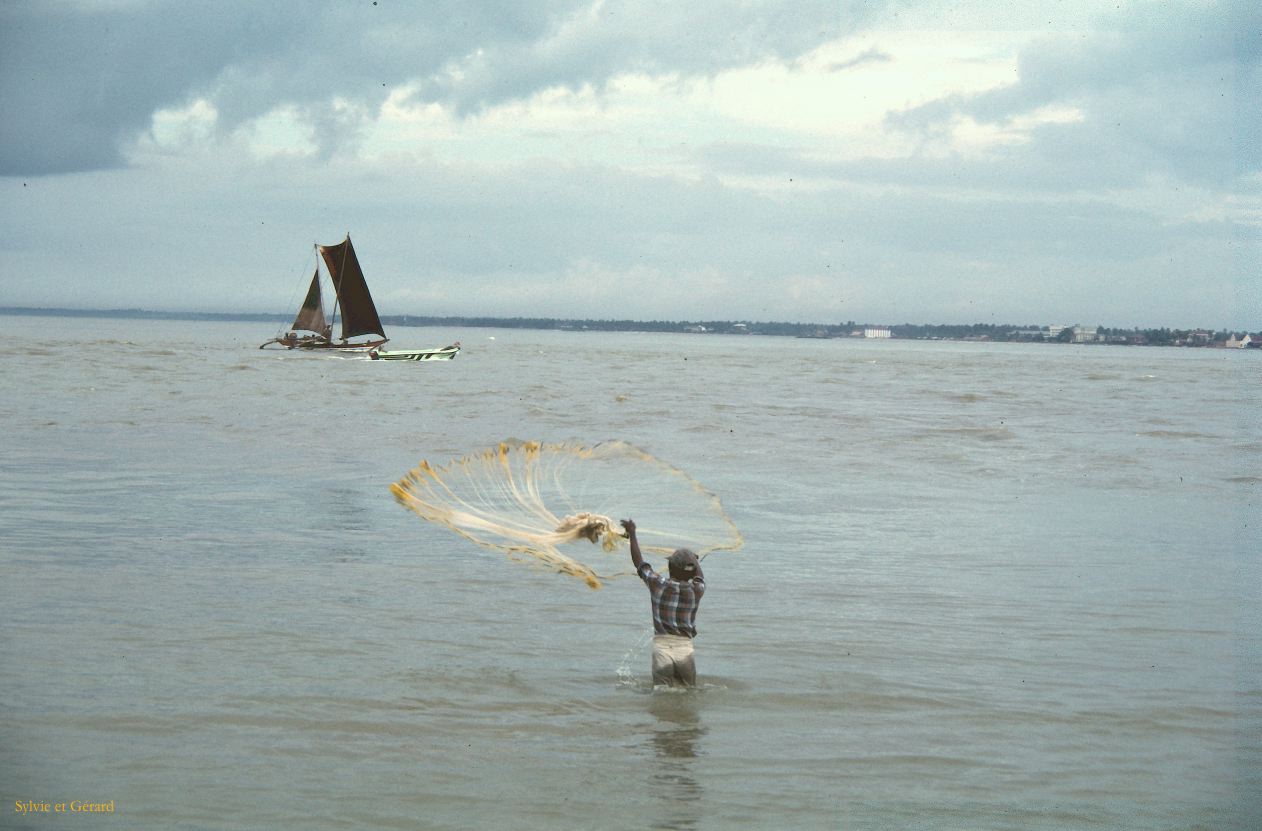 Sri Lanka 1990-263 Negombo pécheur à l'épervier