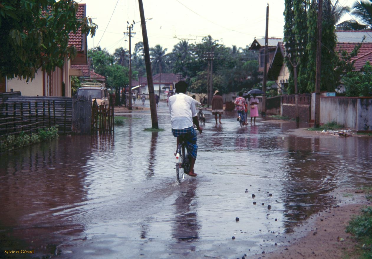 Sri Lanka 1990-042 Negombo lewis place inondée