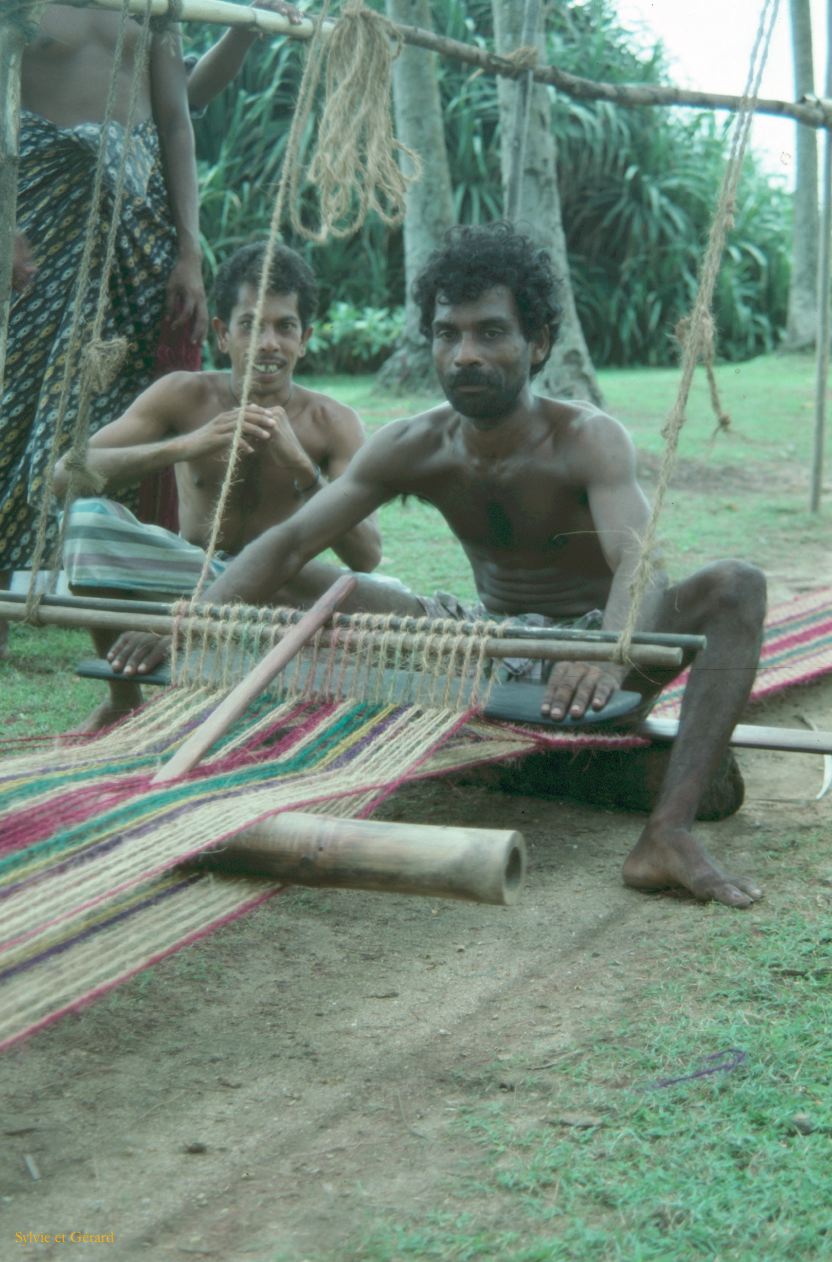 Sri Lanka 1990-058 tissage de la fibre de noix de coco