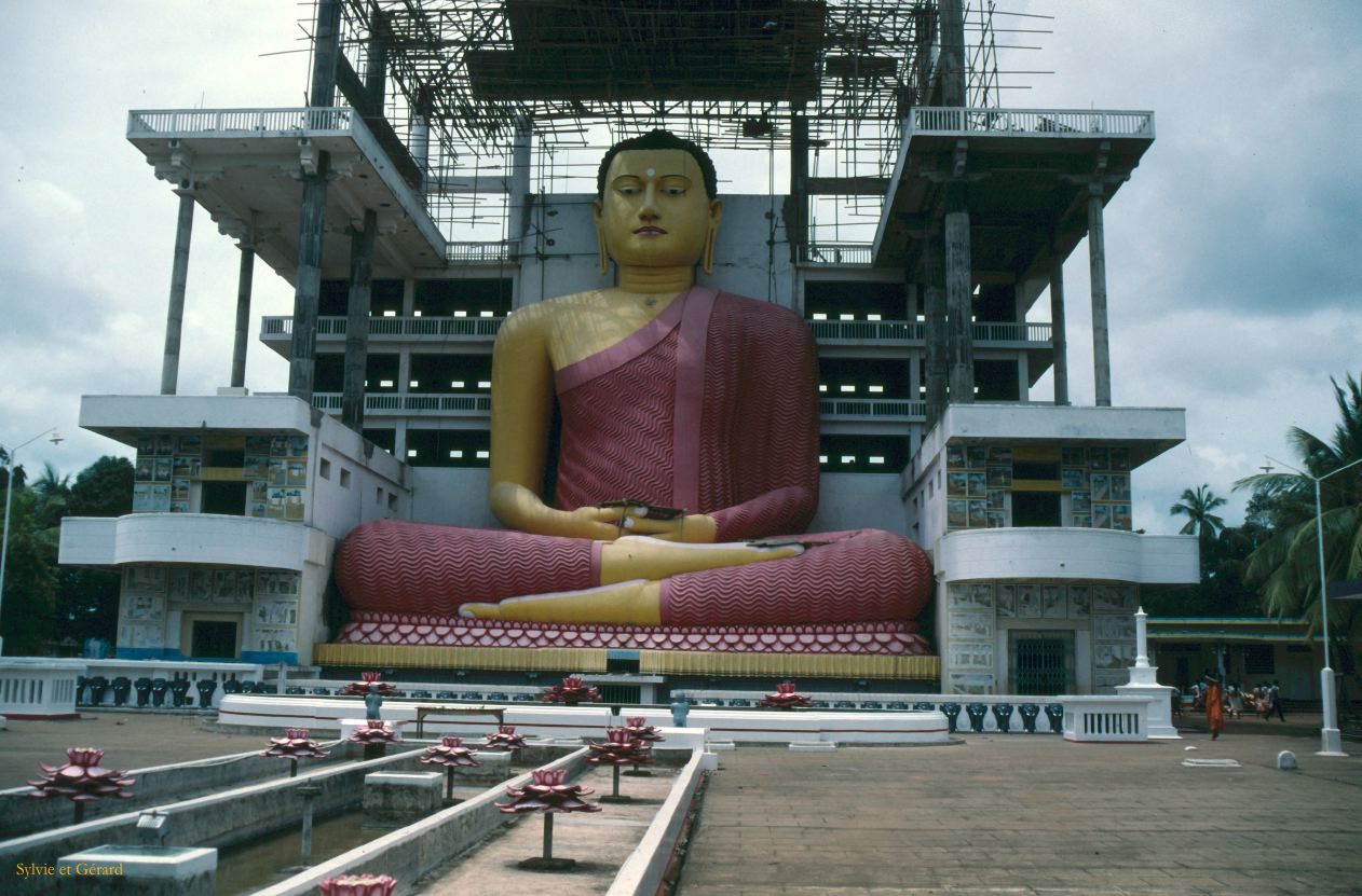Sri Lanka 1990-073 Matara Bouddah Veherahena