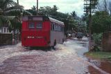 Sri Lanka 1990-044 Negombo bus dans les inondations