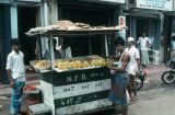 Sri Lanka 1990-009 marchands frites et mangues