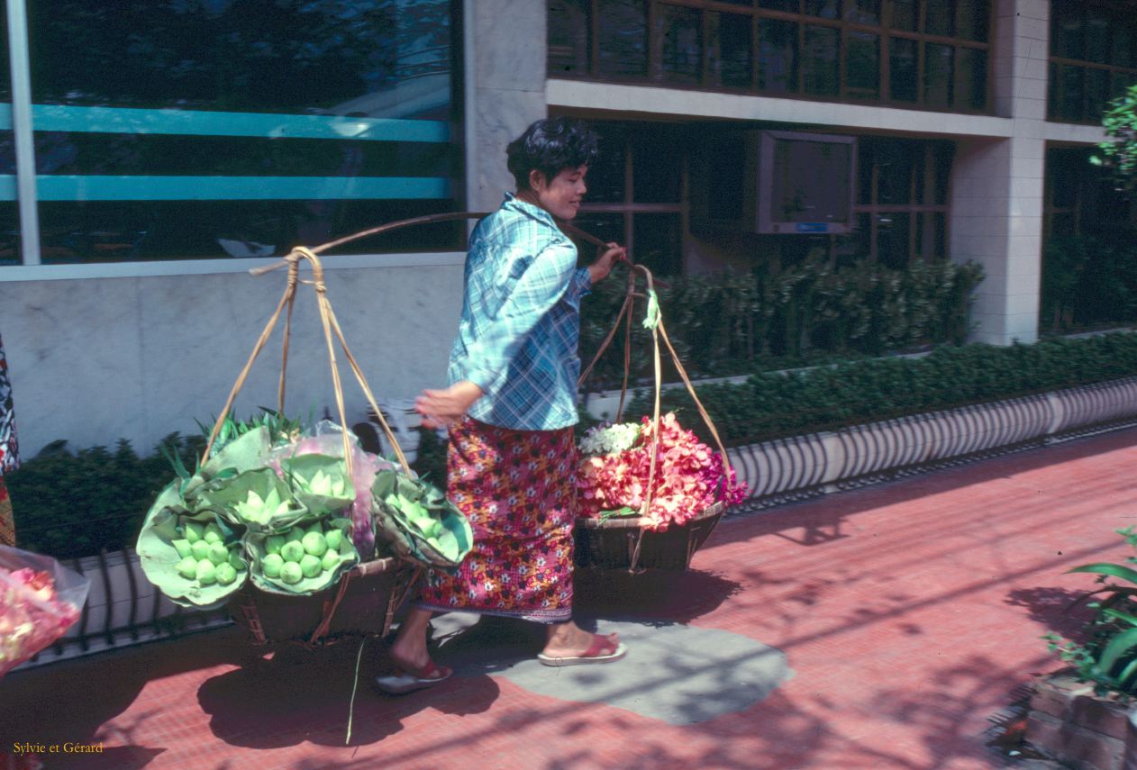 Bangkok porteuse de fleurs Thaïlande -034