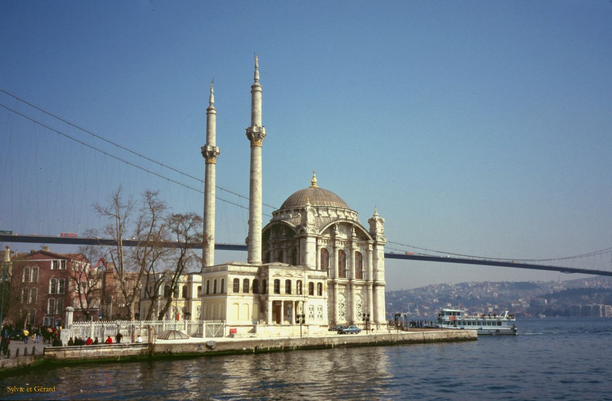Turquie 2000-026  sur le Bosphore