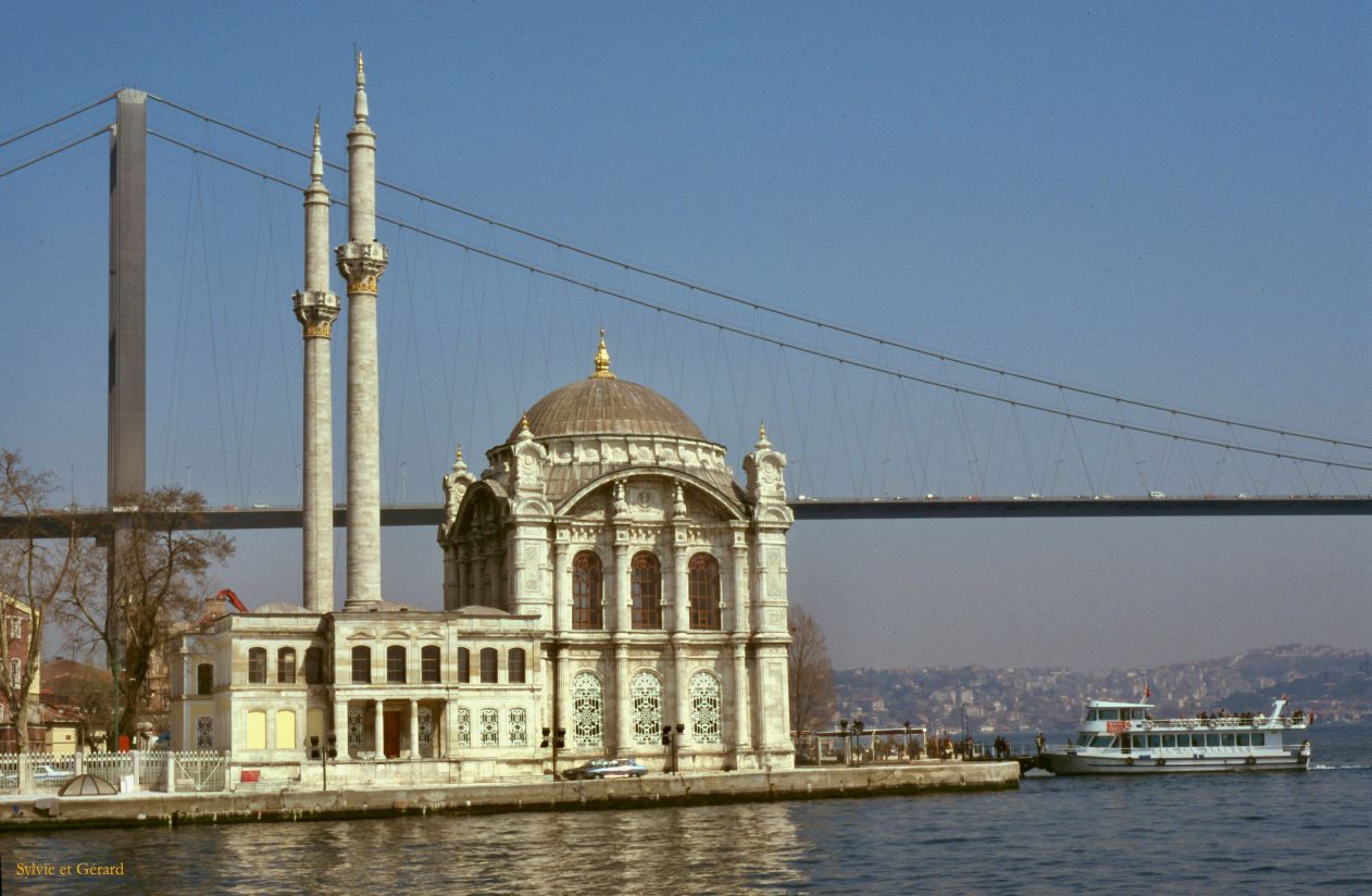 Turquie 2000-027  sur le Bosphore