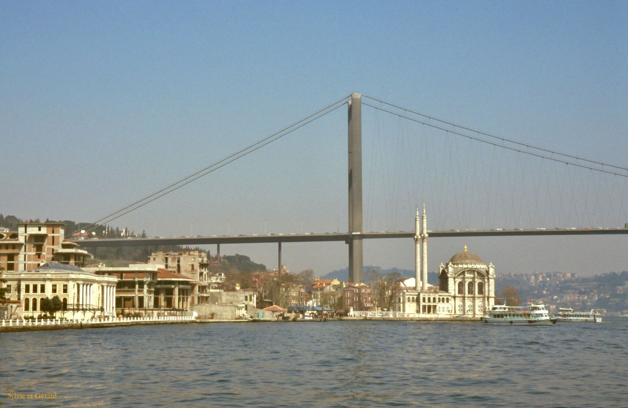Turquie 2000-031  sur le Bosphore