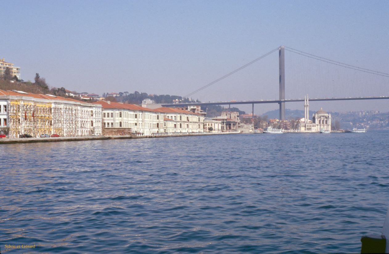 Turquie 2000-033  sur le Bosphore