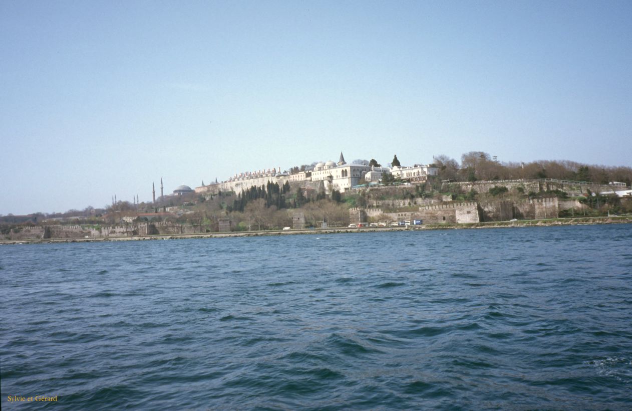 Turquie 2000-091  Istanbul  le Bosphore vers l'orient