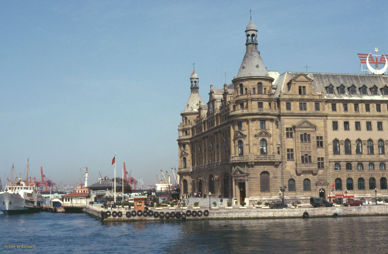 Turquie 2000-096  Istanbul  le Bosphore vers l'orient