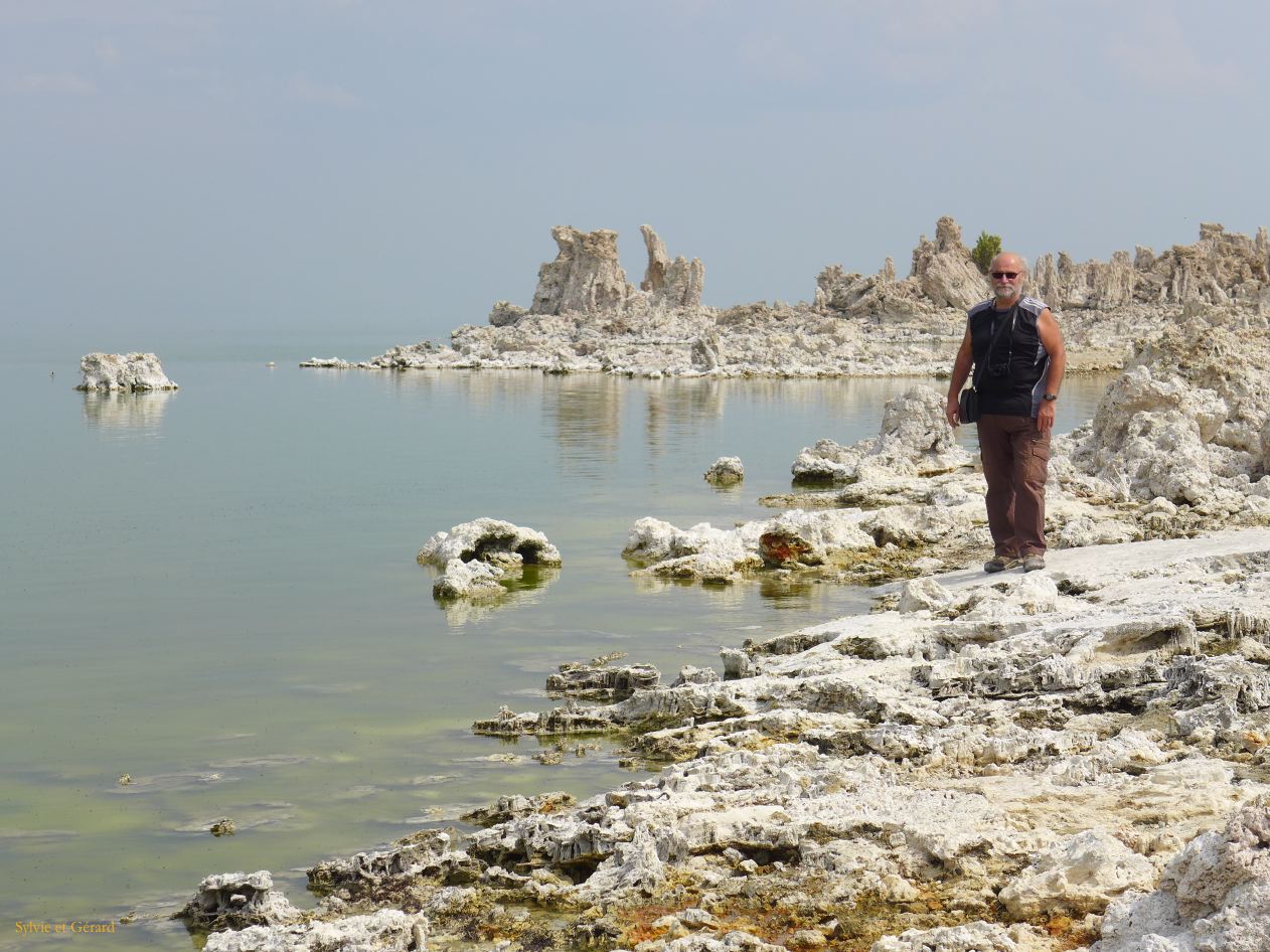 B 02 Lac Mono et ses concrétions de tuf calcaire