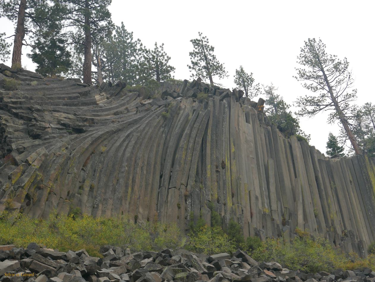 E 02 Mammoth Lake colonne de basalte