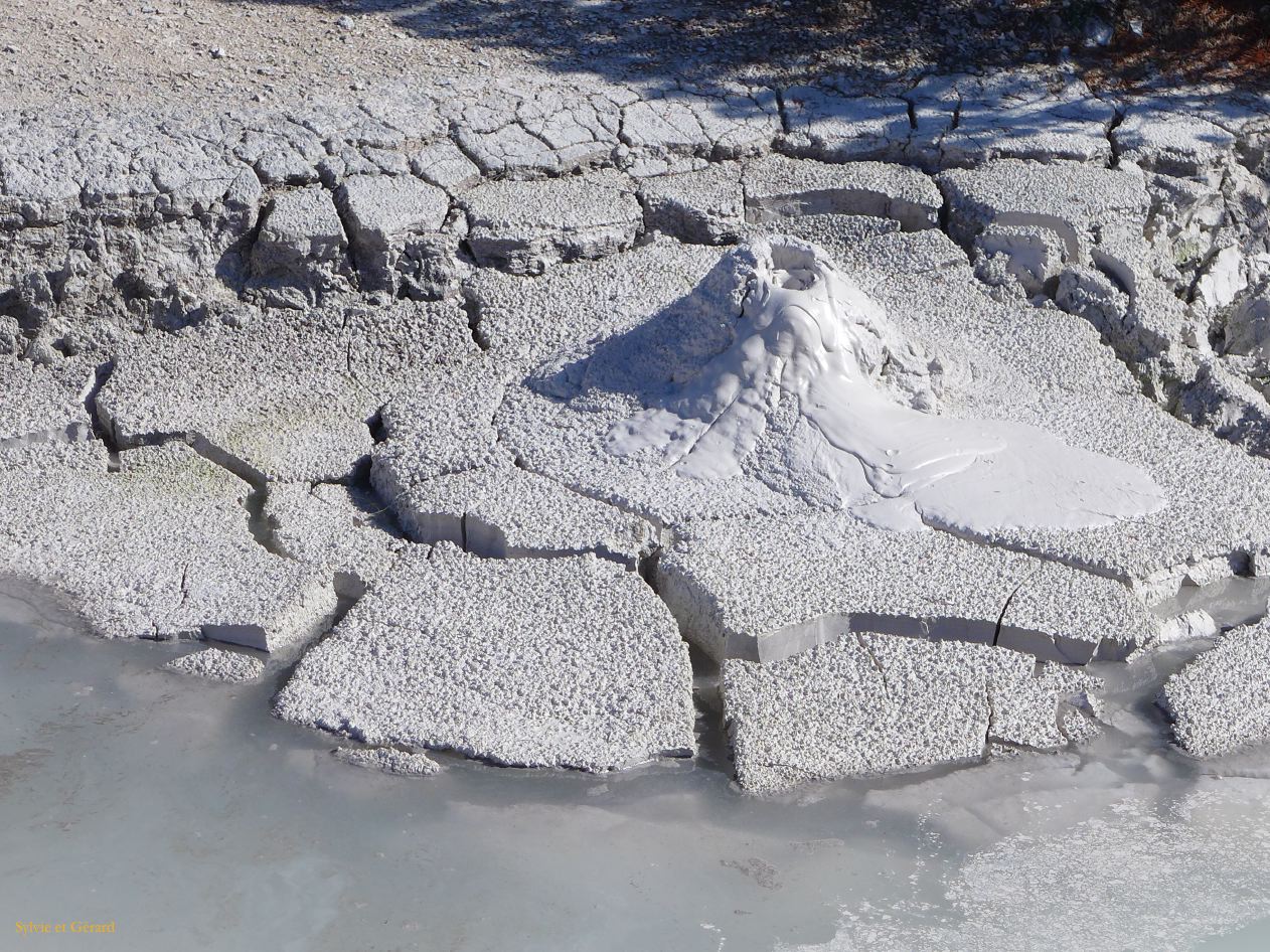  WYOMING A YELLOWSTONE 37