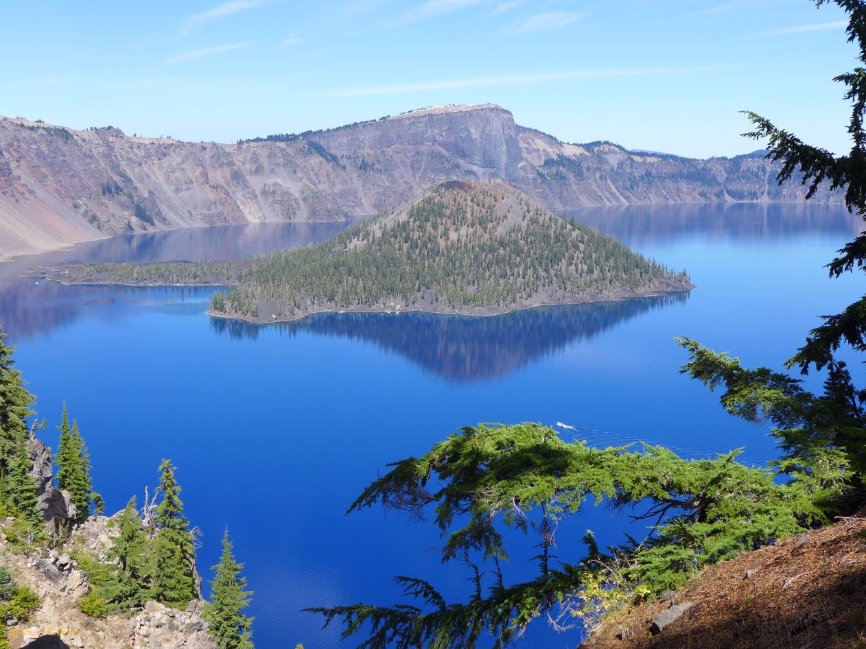 OREGON Crater Lake 06 Wizard Island