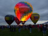 03 quelques montgolfières sont debout 