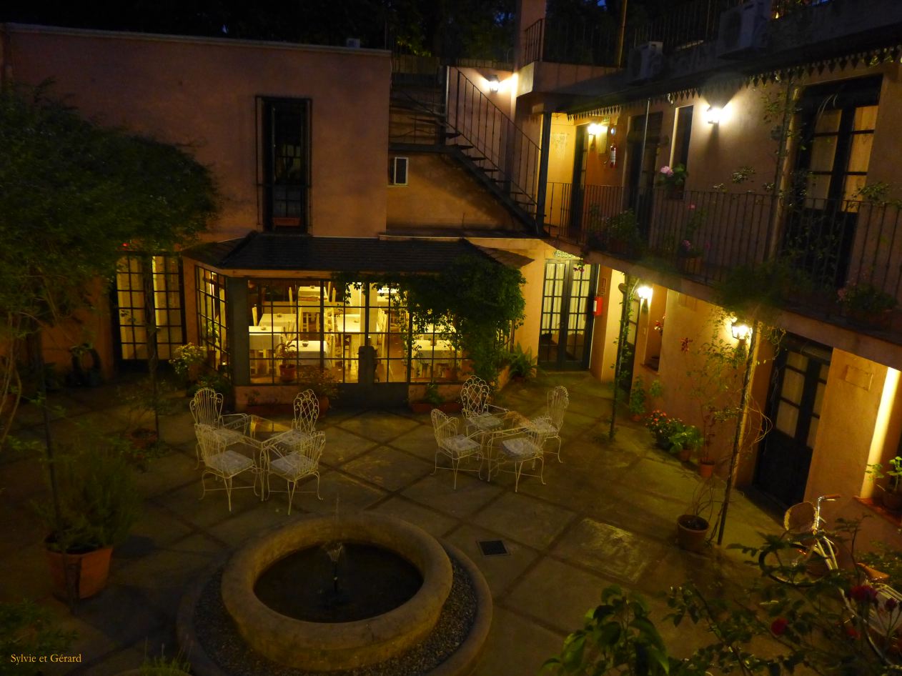 Posada del Flor la cour