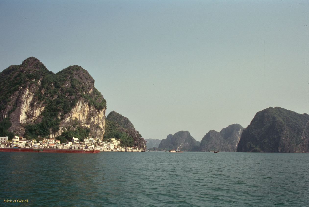 Vietnam 1994-025 baie d'Halong 