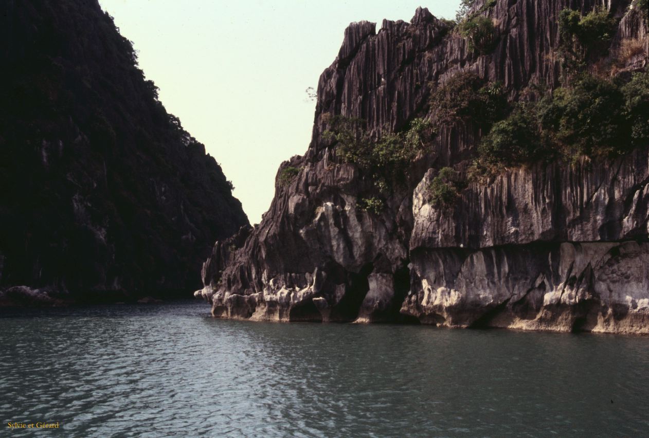 Vietnam 1994-028 baie d'Halong 